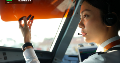 Vũ Khánh Ly là ai? Nữ tiếp viên từ bỏ Dubai để trở thành phi công phụ 4