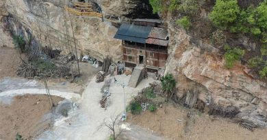 Ngôi nhà vách đá "không tranh sống" hơn 100 tuổi sở hữu 2 yếu tố hiếm có 4