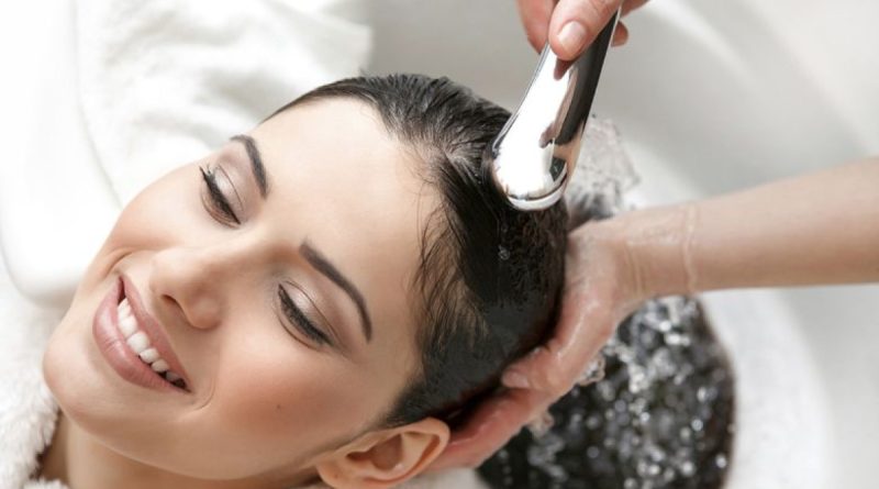 5 thói quen sai lầm cần tránh khi gội đầu để không làm tóc trở nên yếu, rụng và xơ rối 1