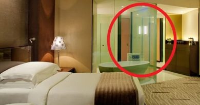 Phòng tắm khách sạn nào cũng lắp kính trong suốt, khách vào đỏ mặt nhưng dùng rất lợi 2