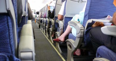 Tiếp viên hàng không tiết lộ 1 bí mật, nghe xong bạn sẽ không bao giờ cởi giày khi đi máy bay 4