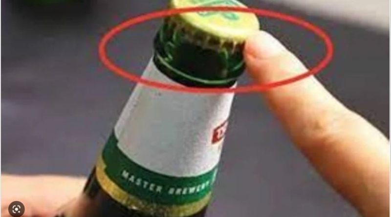 Nắp chai bia có một điểm đặc biệt, cứ nhắm vào đấy mà bật nắp, phụ nữ cũng làm ngon ơ 1