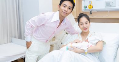 Showgbiz 12/9: Khánh Thi sinh con thứ 3, Trịnh Thăng Bình bị liệt cơ mặt 4