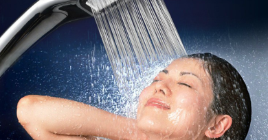 Khi tắm, bạn có thích để nước từ vòi sen trực tiếp vào mặt? Nếu có phải bỏ ngay vì tác hại nghiêm trọng 3