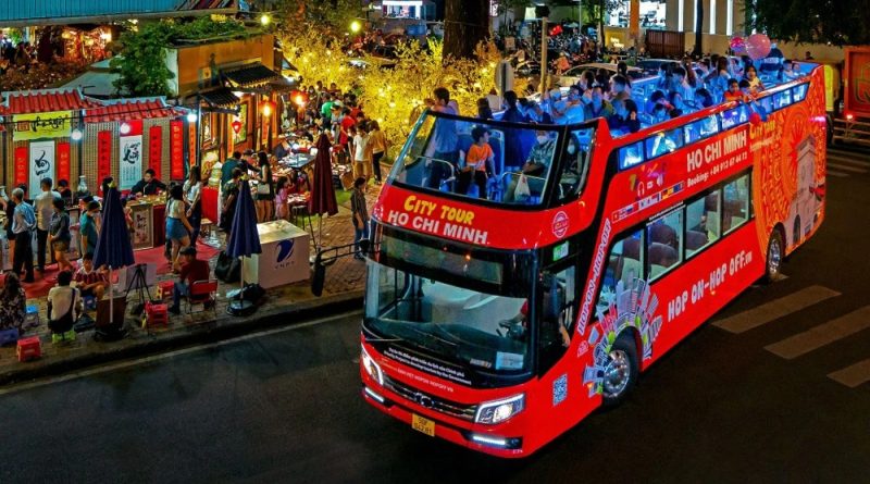 Lần đầu có tour xuyên đêm ngắm Sài Gòn từ xe buýt 2 tầng 3