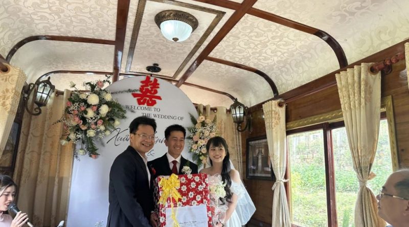 Độc đáo tiệc cưới tổ chức trên tàu cổ tuyến Đà Lạt – Trại Mát 9