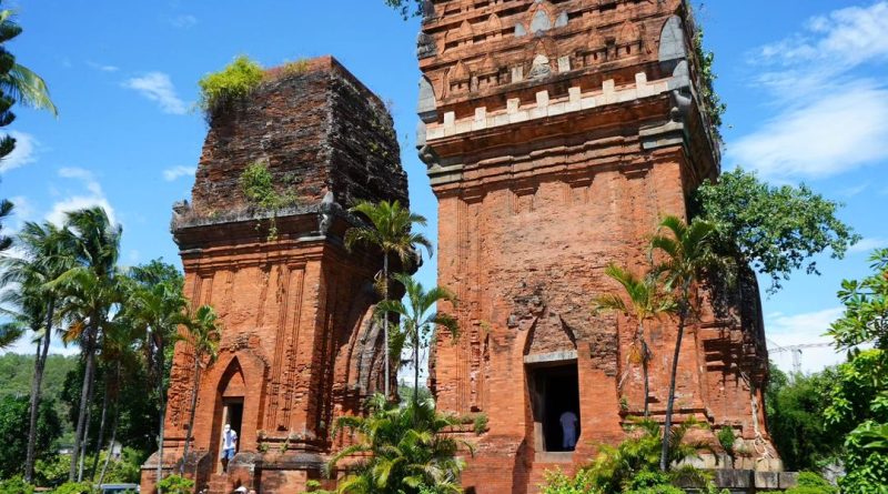 Tháp Đôi Quy Nhơn – di tích mang vẻ đẹp hiếm có ở vùng đất võ 25