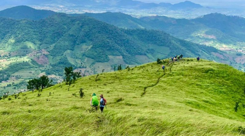 Trekking thảo nguyên Pal Sol xanh mướt bao la ở Tây Nguyên 35